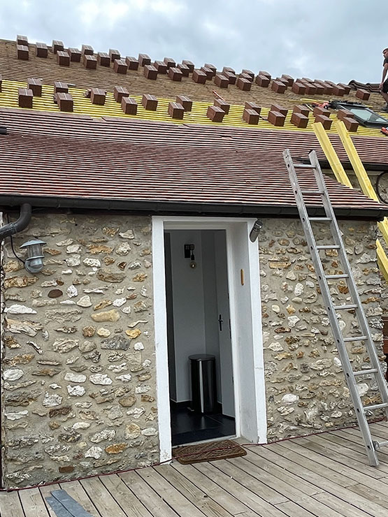 Réparation et rénovation de toiture à Plaisir (78370) dans les Yvelines (78) Réparation et rénovation de toiture à Plaisir (78370) dans les Yvelines (78)